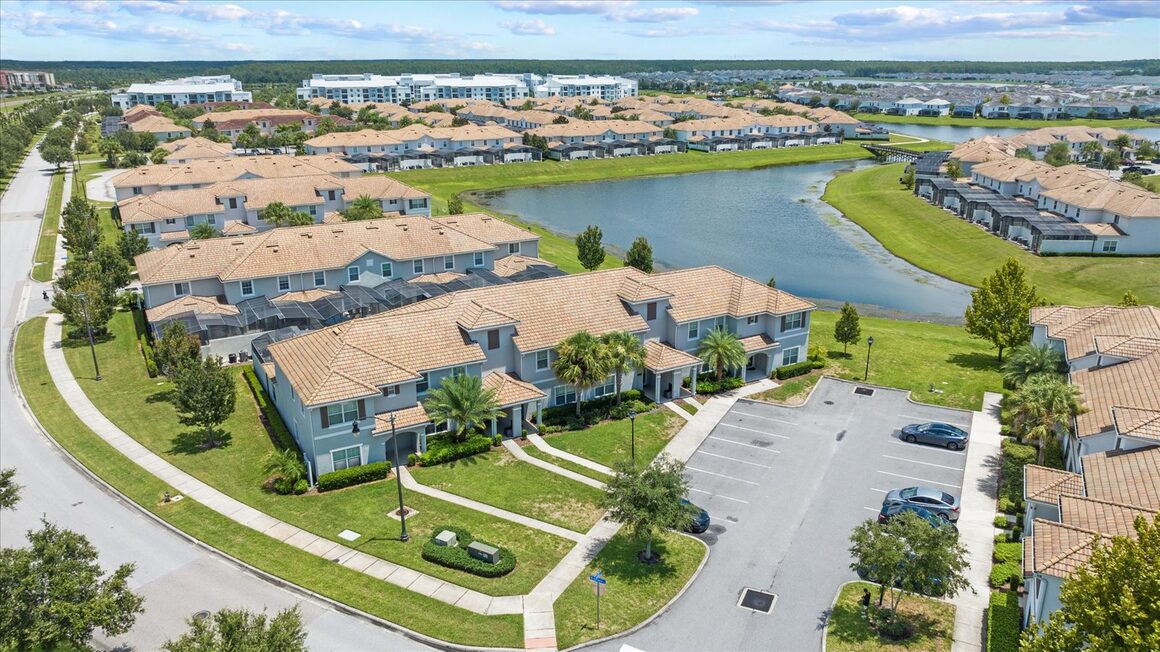 Vista aérea aproximada de comunidade de vacation homes em Orlando